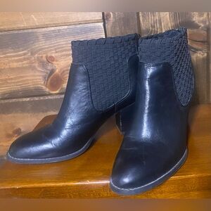 Black Leather Jessica Simpson Heeled Boots ! Size 8.5
